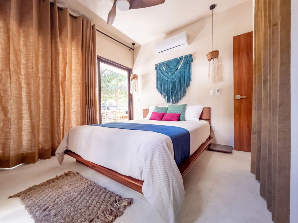 Bedroom with a queen size bed